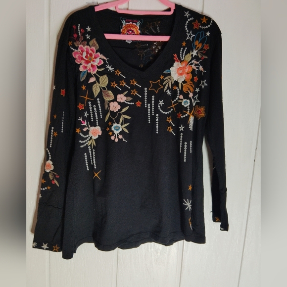 Johnny Was Tops - CLEAN & EUC!! JOHNNY WAS, Embroidered Floral, Celestial Top. Size XS